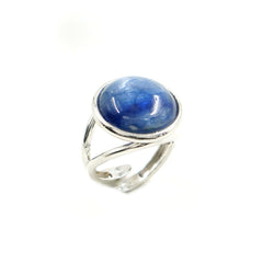 Ring with a round kyanite cabochon